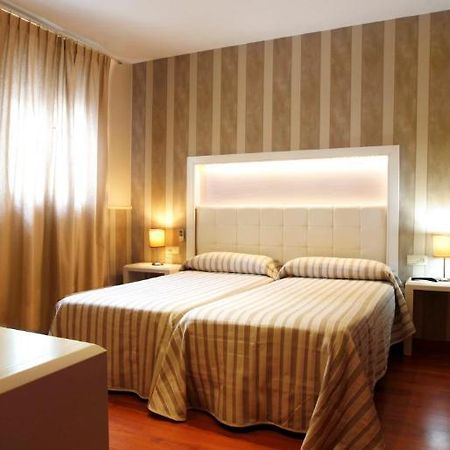 Hostal Paris San Fernando Room photo